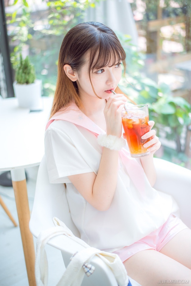 “这一带，每年都会有这么几天会是这样的天气，我镇守江夏多年，甚至能够估算出这种天气的具体日子。”陈到扭头看向伏德，有些刻板的脸上，牵扯出一抹微笑。